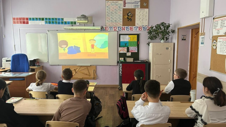 Для обучающихся начальных классов прошёл яркий и познавательный урок Зелёной школы.